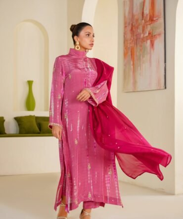 Tea Pink & Magenta Tie-and-Dye Ensemble with Handcrafted Adda Work & Statement Brooch – 3 Piece Set